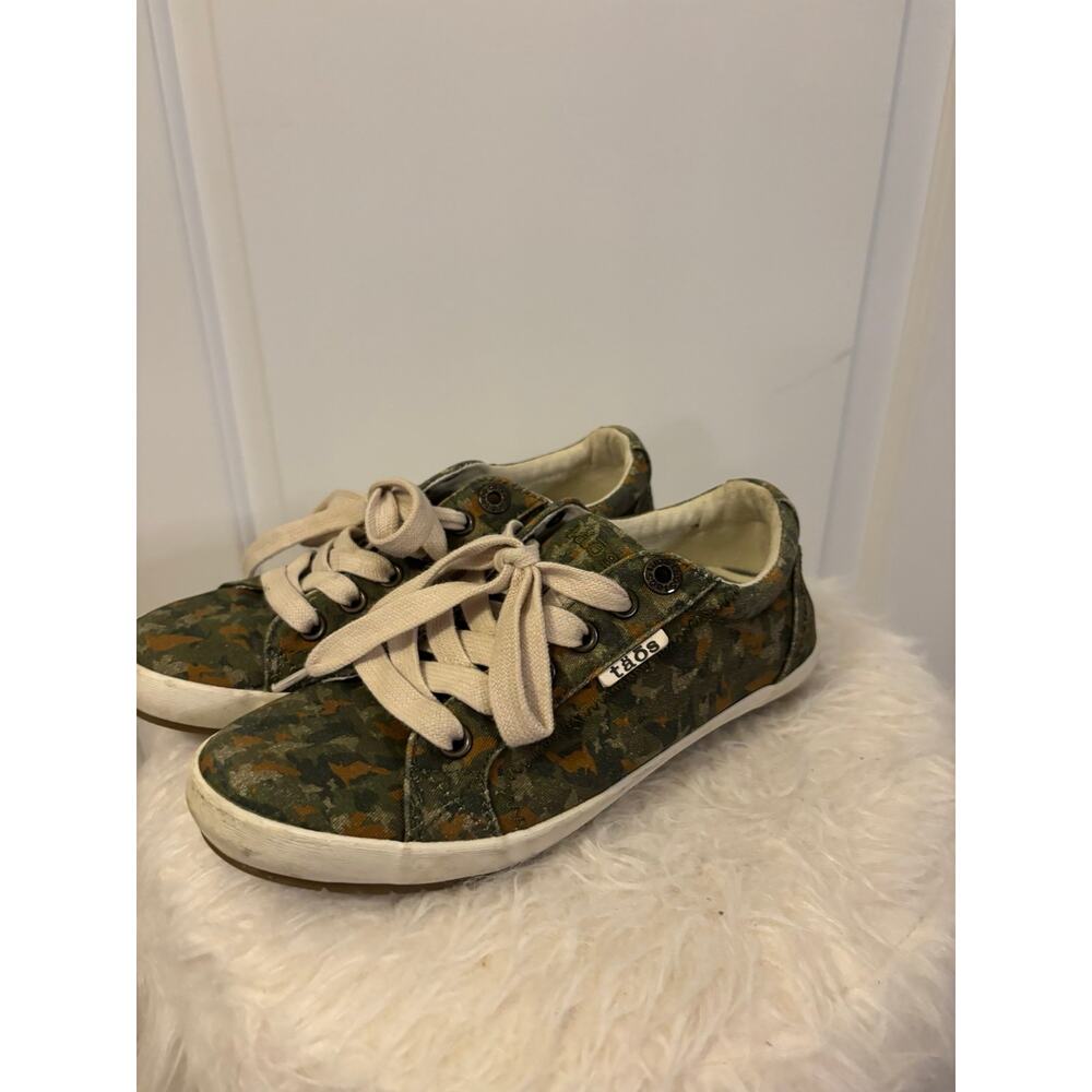 Taos Women's Star Sneaker - Jungle Camo size 5